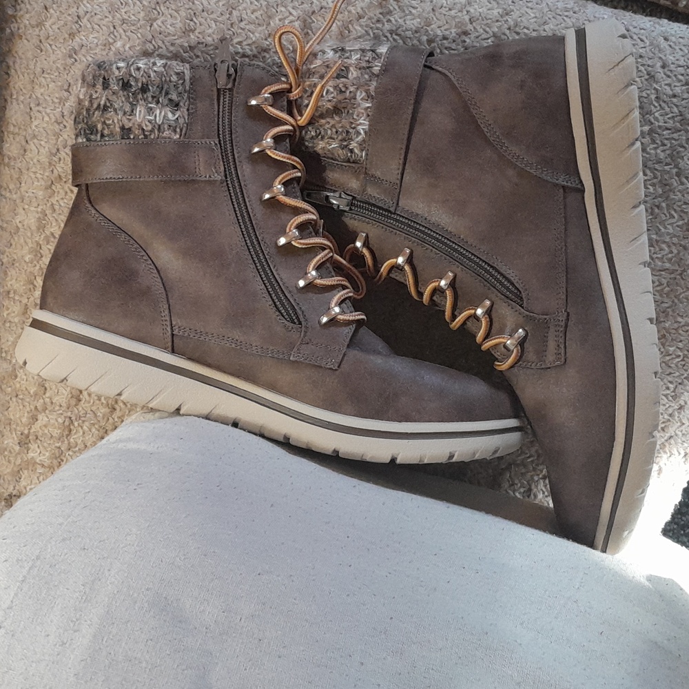 New Cliffs Women's Brown Ankle Boots - Picture 7 of 9